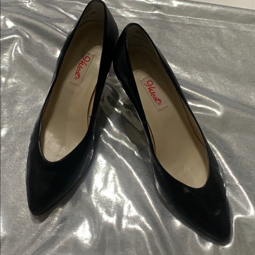 Nine West vintage black pumps